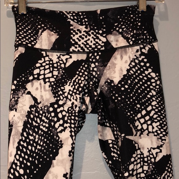 lululemon cropped leggings - Picture 2 of 5